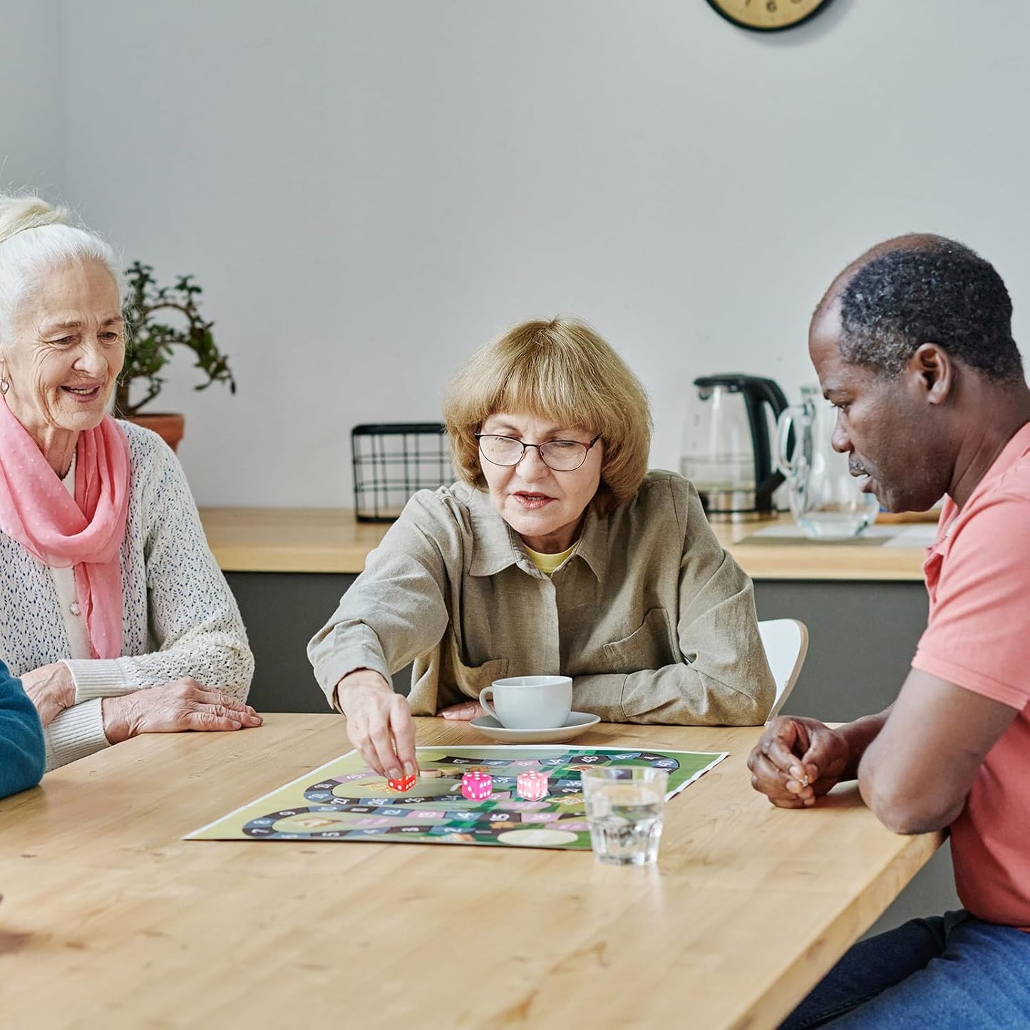 100 Piece 19 mm Casino Style Craps Dice Sets Acrylic and Translucent D6 Dice, Square W/Rounded Edge for Casino, Craps, Table Games and Board Games (Multicolor)