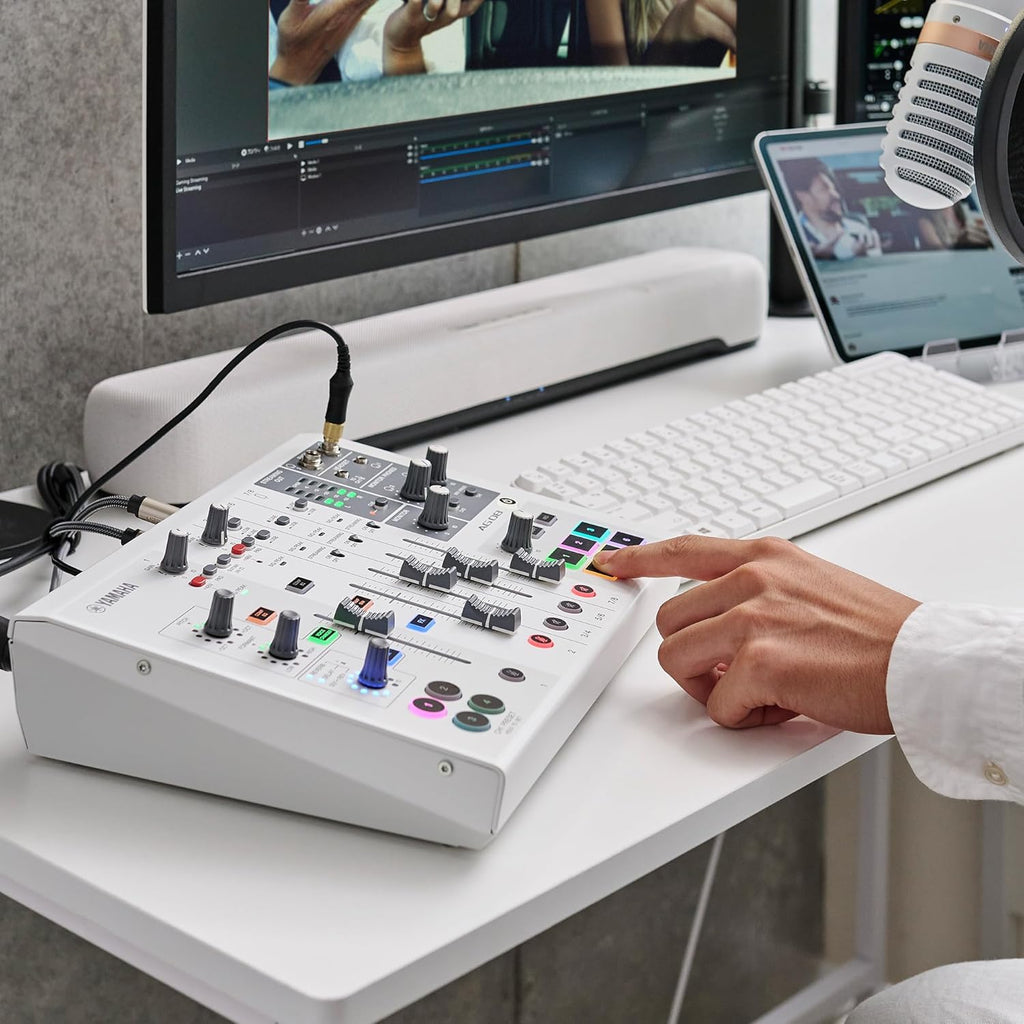 Yamaha AG08 White 8-Channel Live Streaming Loopback Mixer/USB Interface with Steinberg Software Suite