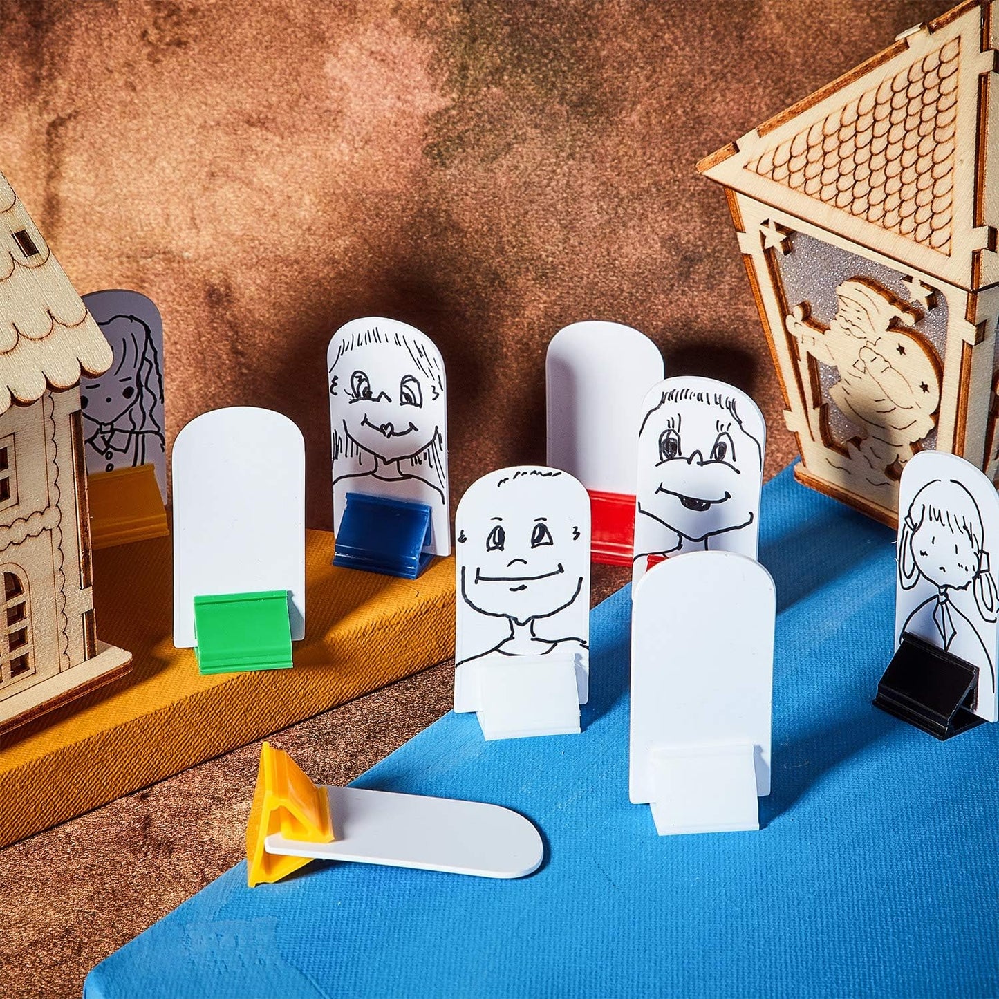 12 Pieces Game Card Stands Multi-Color with 12 Pieces Blank Board Game Board Markers for Party Favor